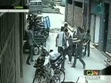Grupo de hombres salvan la vida a una niña que cae del piso 4