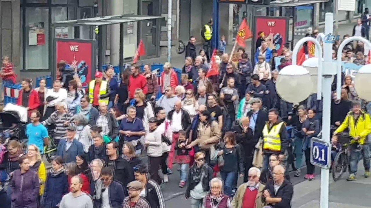- Irkçılığa Karşı 10 Bin Kişi Yürüdü- Birleşme Gününde Irkçılık Telin Edildi