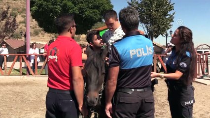 Engelleri polis atlarıyla aşıyorlar - KAYSERİ