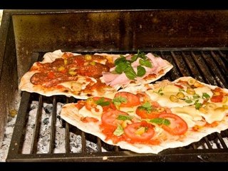 Receta de Pizza a la parrilla con espárragos y queso de cabra