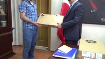 Milli Eğitim Bakanı Ziya Selçuk, Söz Verdiği Bilgisayarları Gönderdi