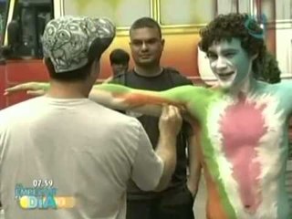 Pintan cuerpos desnudos en las calles de Nueva York