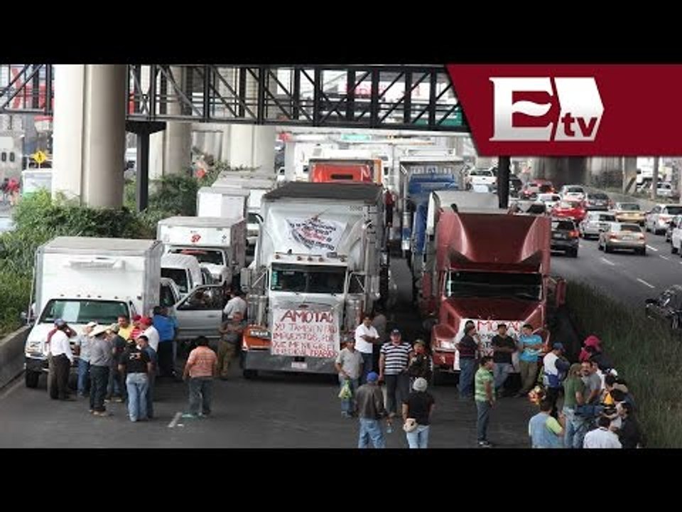 Transportistas bloquean Periférico Norte en protesta por el Hoy no circula