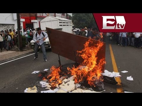 Maestros de la Sección 22 de Oaxaca destruyen oficinas del PRI / Excélsior Informa
