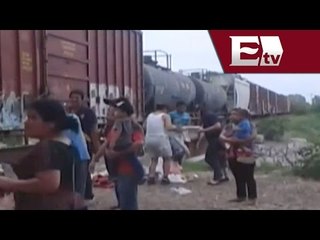 Voluntarios brindan alimentos a migrantes / Paola Virrueta