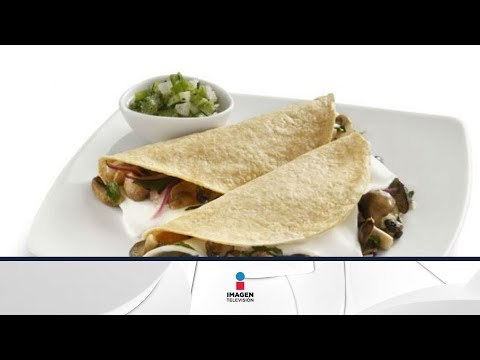 Quesadillas de queso brie con papaya y cebolla / Quesadillas brie with papaya and onion