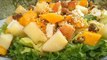 Receta de ensalada verde surtida con mango y nueces / Green salad topped with mango and walnuts