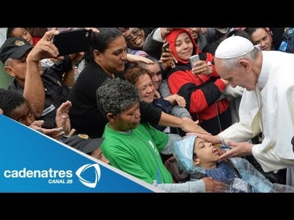 Papa Francisco visita favela brasileña y encabeza inicio de Jornada Mundial de la Juventud