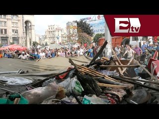 Ucranianos limpian las calles de la ciudad de Lugansk/ Alejandro Ocaña
