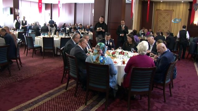 İstanbul Emniyet Müdürü Dr. Mustafa Çalışkan emekli olan emniyet mensuplarıyla buluştu