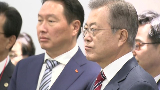 문 대통령 신산업 일자리 10만 개...정부, 아낌없이 측면 지원 / YTN