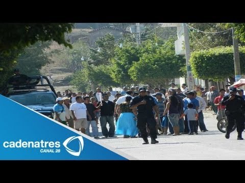 Buscan regularizar a guardias comunitarios / Uniforman a guardias comunitarios