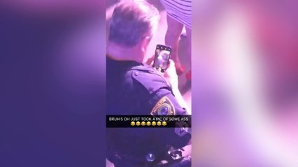Policía cazado in fraganti fotografiando trasero de una joven