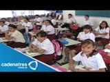 Niños en Michoacán asisten a clases a pesar del paro