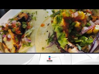 Receta de pulpo asado en tacos con salsa, papas y cebollitas encurtidas