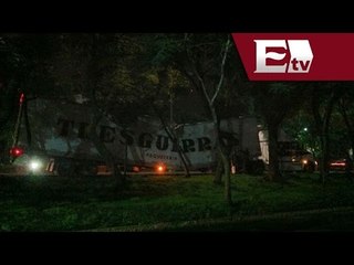 Tráiler se atora debajo de un puente en Viaducto Tlalpan / Vianey Esquinca