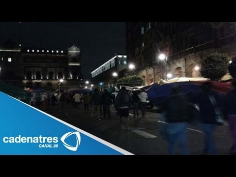 Maestros del CNTE causan destrozos en la Cámara de Diputados