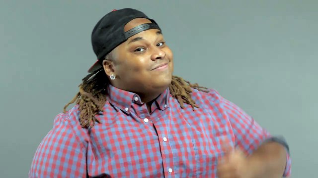 Jaidynn Diore Fierce is giving us major ❄️ice queen❄️ vibes with her glittery blue lips and matching wig. Oh, and you CAN'T forget the crystals!!! ✨