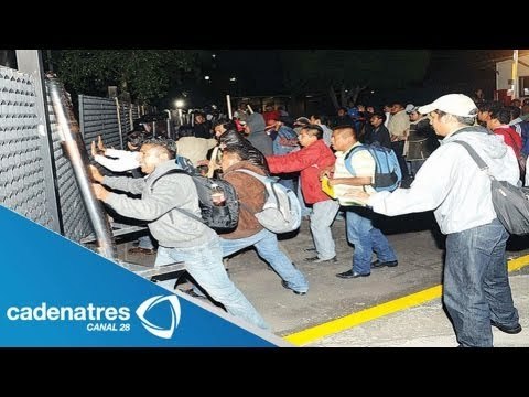 Maestros cercan San Lázaro y frenan discusión de reforma educativa
