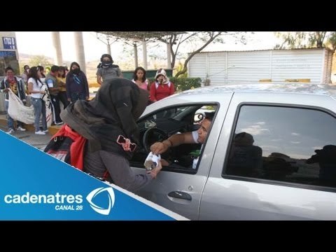 Normalistas de Oaxaca toman caseta en Huitzo / Normalistas apoyan manifestaciones de maestros