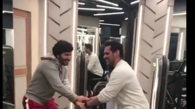 Varun Dhawan Dances On Chogada Song | Loveyatri Promotion