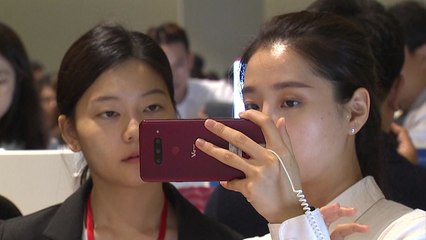 LG 새 스마트폰 공개...사진을 더 생동감있게 / YTN