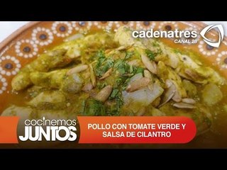 ¿Cómo preparar pollo con tomate verde y salsa de cilantro?