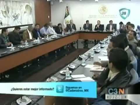 Legisladores piden tregua a maestros / Legisladores tienen negociación con maestros manifestantes