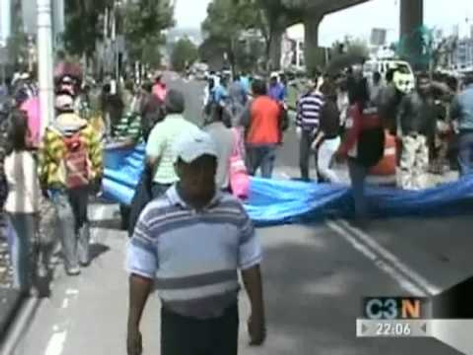 Maestros de la CNTE toman Periférico y sitian televisoras / Manifestaciones de maestros 2013