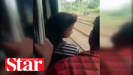 Hindistan’da trenden sarkan kız parçalanmaktan son anda kurtuldu