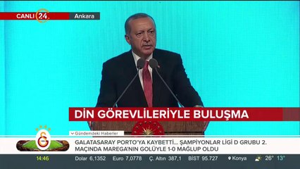 Din görevlileri Külliye'de