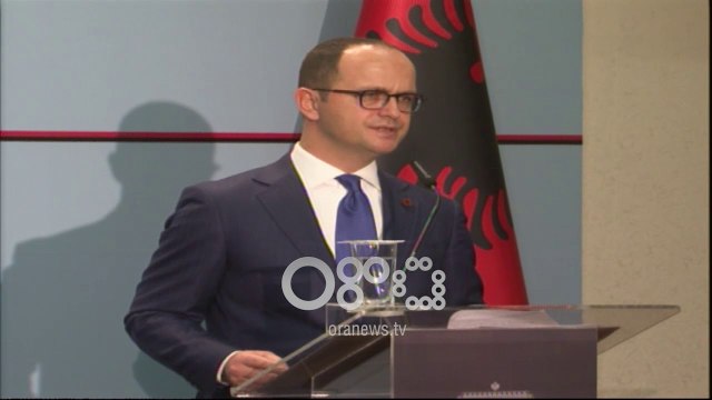 Ora News - Bushati: Më habit Meta! Nuk mund të bëjmë dasmë pa pasur çiftin