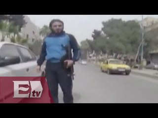 Mujer siria arriesga su vida para grabar un video en Raqqa / Global