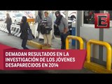 Padres de los 43 normalistas toman la caseta México-Cuernavaca