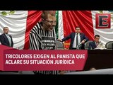 Diputados priistas exhiben muñeco de Anaya como prisionero