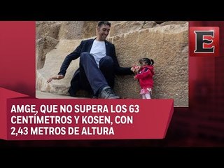 Hombre más alto y la mujer más pequeña visitan Egipto