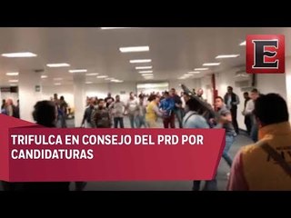 Video:Perredistas se agarran a "sillazos" por candidaturas