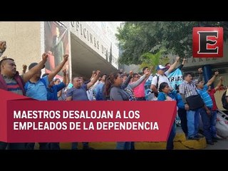 CETEG toma el edificio de Finanzas en Guerrero