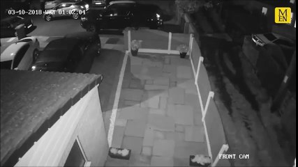 لصان يستغلان التكنولوجيا لسرقة سيارة حديثة في أقل من دقيقة