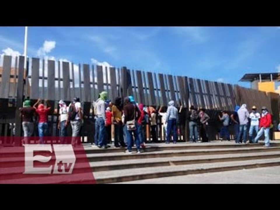 Normalistas de Ayotzinapa toman Palacio de Gobierno de Guerrero / Excélsior Informa