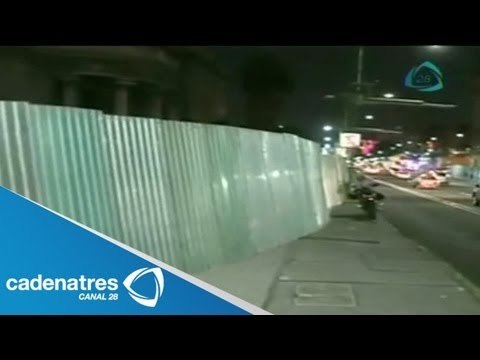 Colocan placas metálicas de más de dos metros de altura en Palacio de Bellas Artes