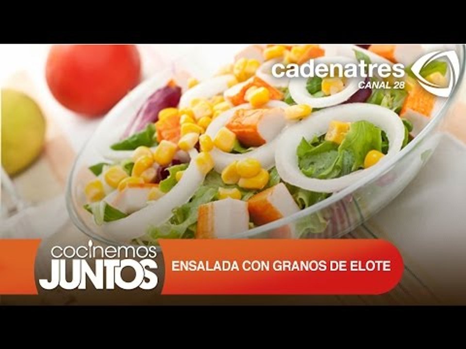 Cómo hacer ensalada de granos de elote con flor de calabaza y requesón