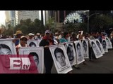 Miles marchan hacia el Zócalo en apoyo a normalistas de Ayotzinapa / Nacional