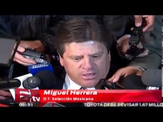 Miguel Herrera continúa en busca de Carlos Vela / Vianey Esquinca