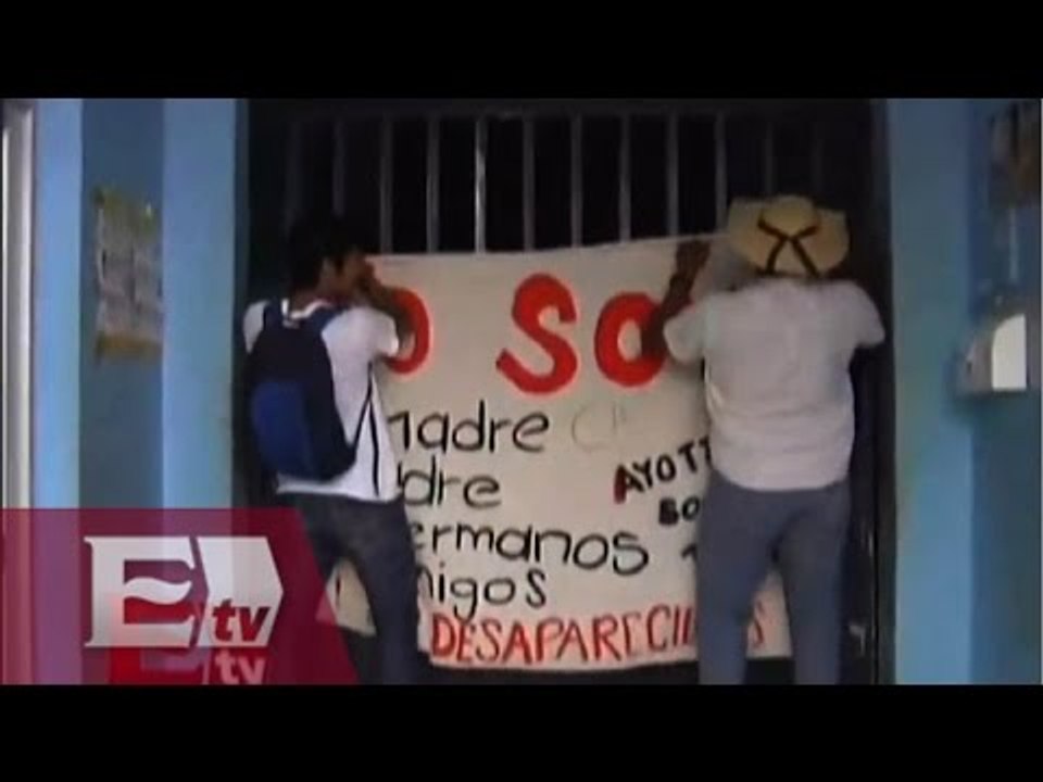 Maestros de Guerrero toman alcaldía por los normalistas desaparecidos / Titulares de la noche