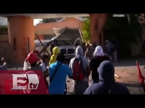 Continúan las marchas en Guerrero por estudiantes normalistas desaparecidos / Vianey Esquinca