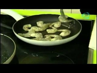 Deliciosa hamburguesa con chorizo y camarones fácil y rápido