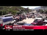 Realizan bloqueos carreteros en Guerrero por caso Ayotzinapa / Martín Espinosa