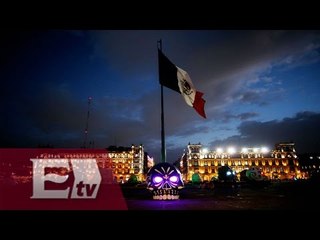 Calaveras gigantes dedicados a poetas en el zócalo/ Excélsior en la Media