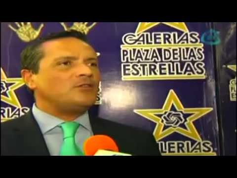 Francisco Zea plasma sus huellas en la plaza de las estrellas